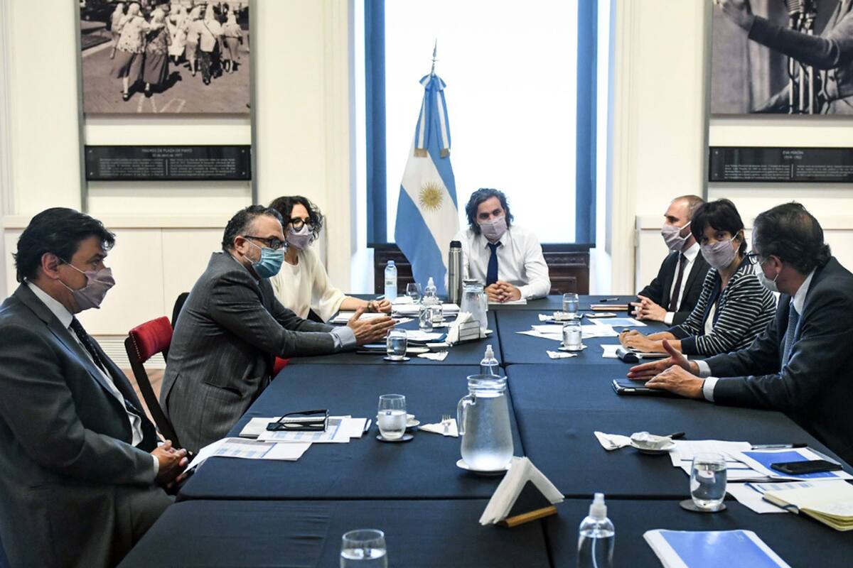 El Gobierno convoca a empresarios y sindicalistas para debatir precios y salarios