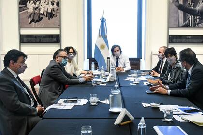 El Gobierno convoca a empresarios y sindicalistas para debatir precios y salarios