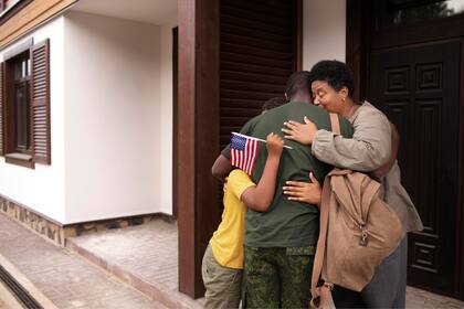 El gobierno de Arizona destina ayudas económica, médica y escolar a los refugiados en EE.UU.