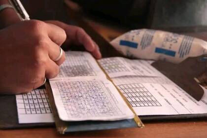 El gobierno de Cuba suspende los subsidios de la libreta de abastecimiento, sistema que garantizó productos básicos desde 1962, en un intento por corregir distorsiones económicas