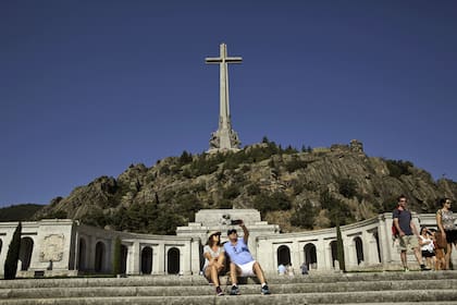 El gobierno de España busca remover los restos de Franco del Valle de los Caídos