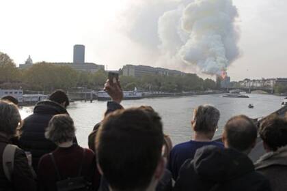 El gobierno de Francia pidió el apoyo "de todos" para reconstruir la catedral de Notre Dame