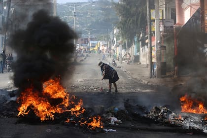 El gobierno de Haití aprueba un "presupuesto de guerra" mientras pandillas toman varias ci