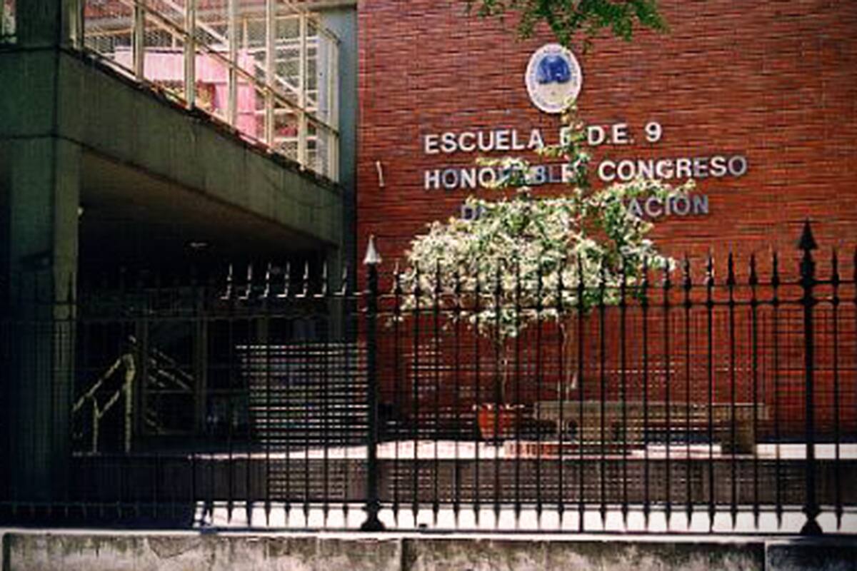 El gobierno de la ciudad busca abrir aulas informáticas para 6500 chicos que no pudieron tener clases remotas