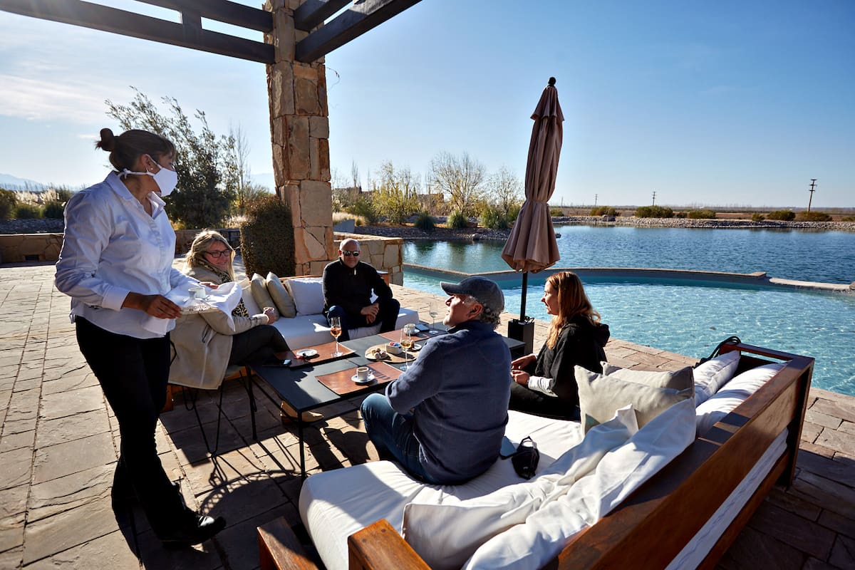 El Gobierno de Mendoza autorizó el turismo interno. La bodega Rosell Boher recibe a a mendocinos en su restaurante