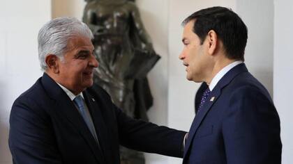 El gobierno de Panamá estuvo bajo presión ante la promesa de Trump de "recuperar" el Canal de Panamá