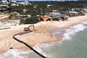 El megaoperativo de Portugal que demandó 1,4 millones de metros cúbicos de arena para salvar una de sus playas más famosas