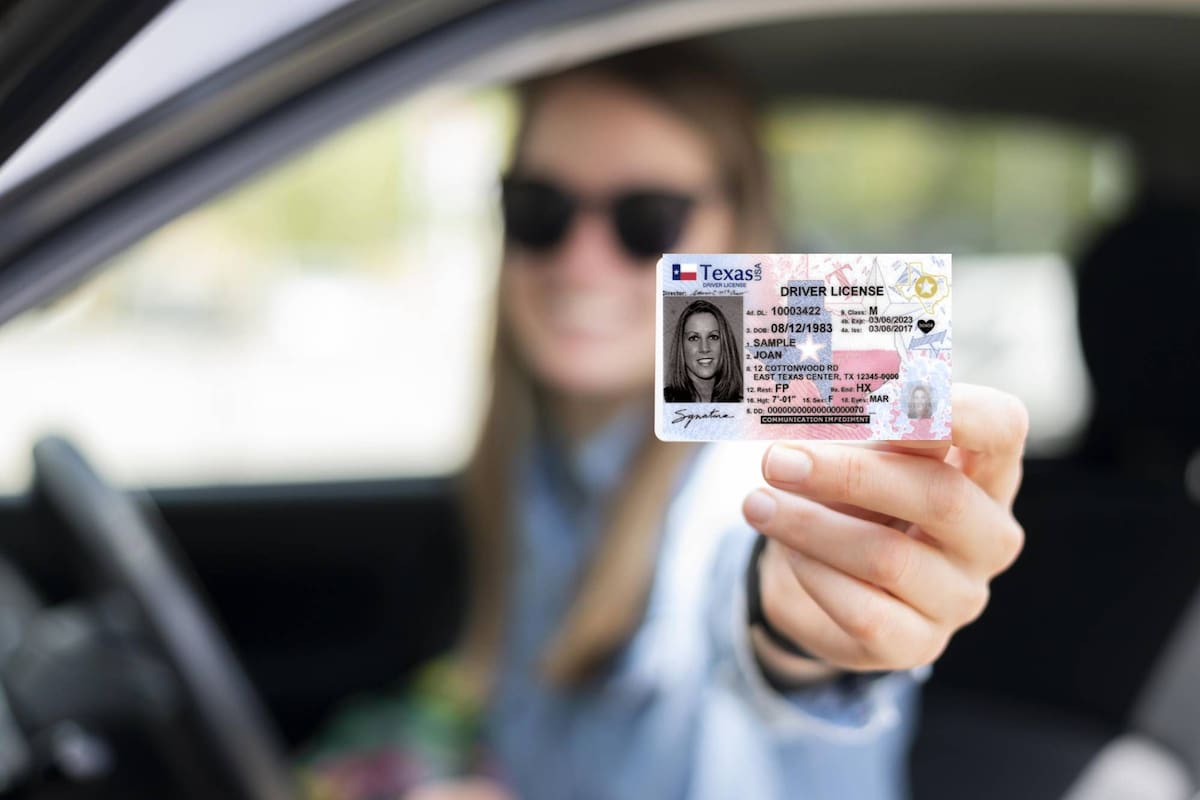 El gobierno de Texas establece varios requisitos para solicitar la licencia de conducir con estatus migrante