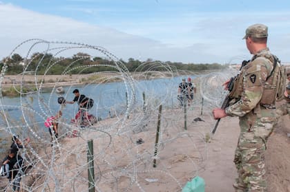 El gobierno de Texas ha sido criticado por las medidas que ha tomado con respecto al cruce de inmigrantes ilegales