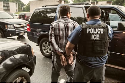 El gobierno de Trump en EE.UU. actualizó las leyes de inmigración para arrestar a migrantes