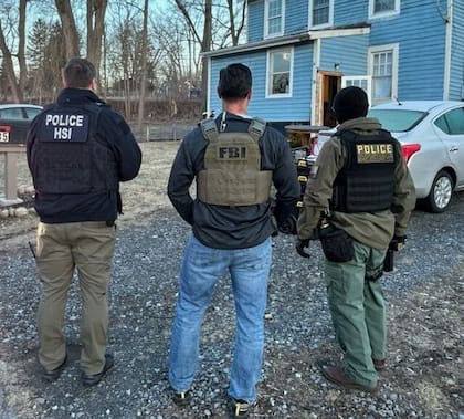 El gobierno de Trump refuerza el control migratorio con operativos en colaboración con agencias como el FBI y la DEA