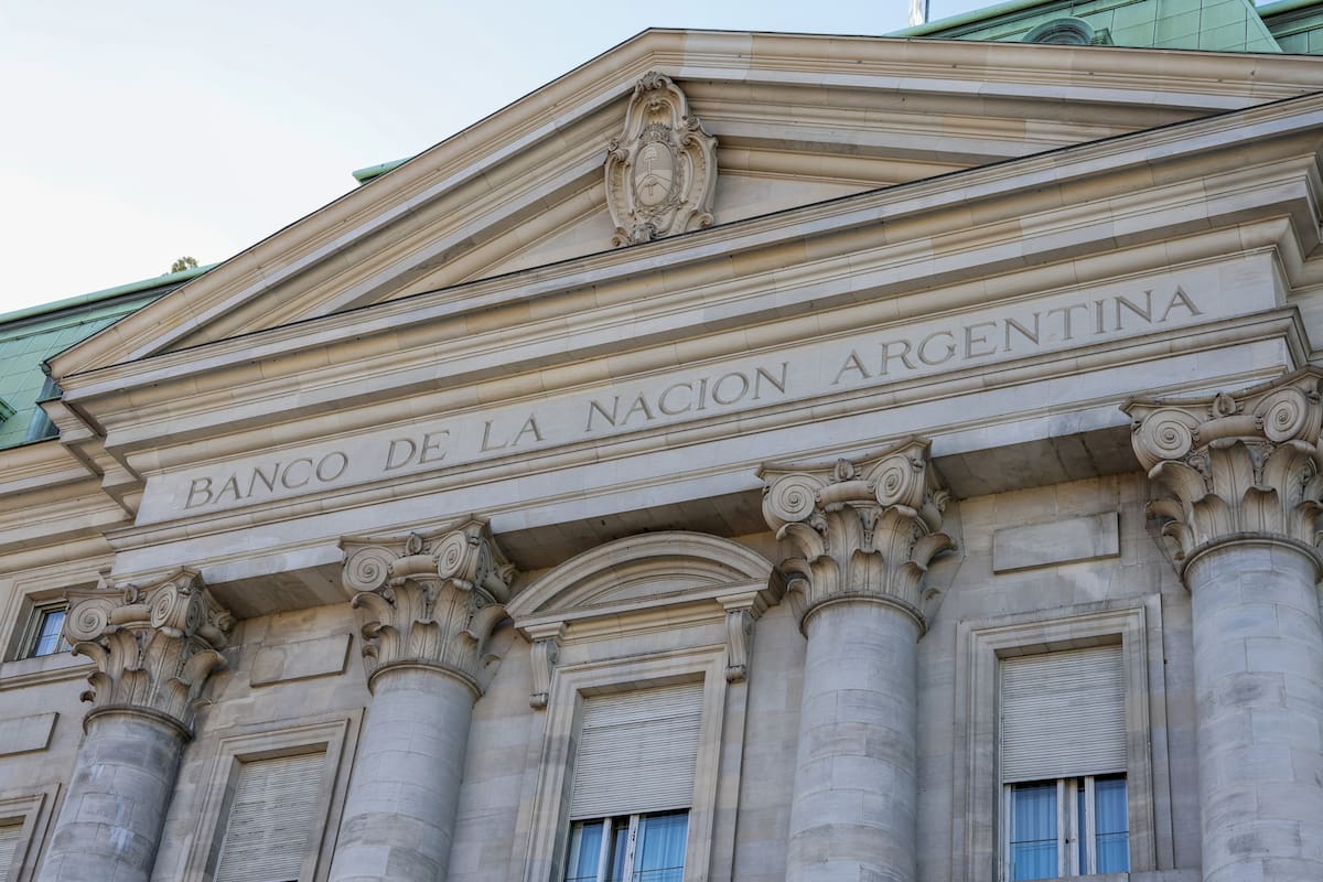 El Gobierno decidió convertir al Banco de la Nación en sociedad anónima