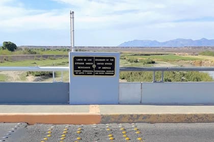 El gobierno defiende el proyecto de Texas como parte de su estrategia para frenar los cruces ilegales