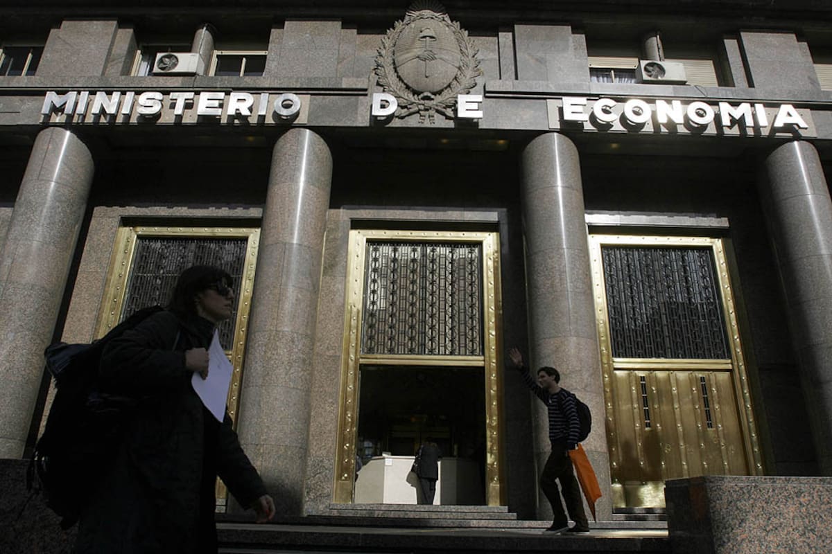 El Gobierno depositó el primer pago de deuda en Buenos Aires para los bonistas que ingresaron a los canjes