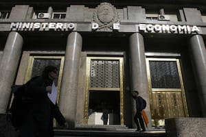 El Gobierno depositó el primer pago de deuda en Buenos Aires para los bonistas que ingresaron a los canjes