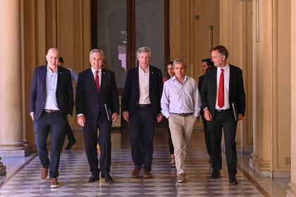 El Gobierno descartó volver a los mercados internacionales en 2026 y 2027, y apostó a un mix de financiamiento alternativo para cubrir los próximos vencimientos