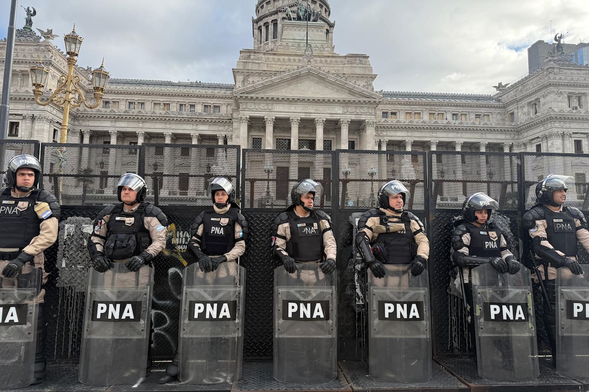 El Gobierno desplegó un fuerte operativo de seguridad para blindar el Congreso