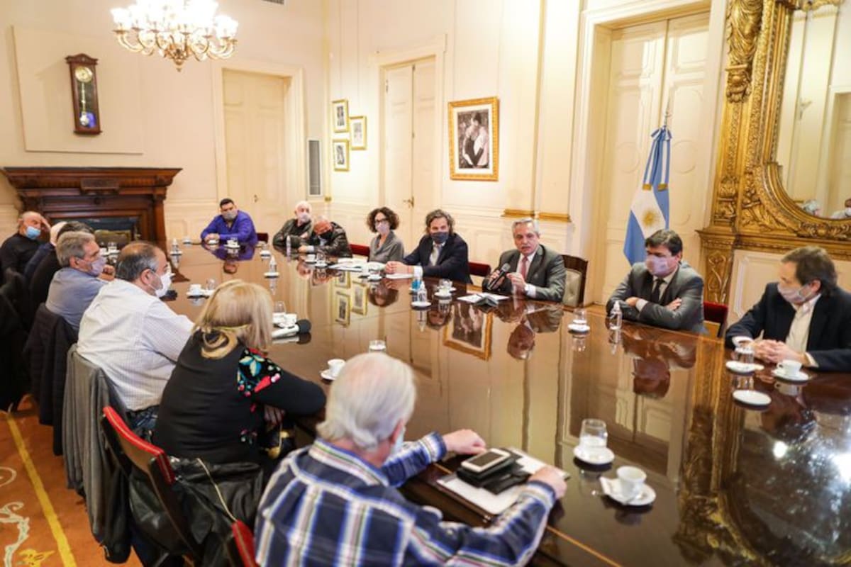 El Gobierno en una reunión con sindicalistas.
