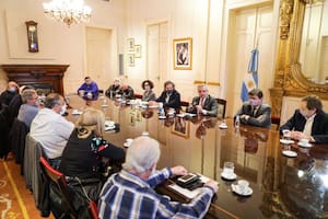 El Gobierno en una reunión con sindicalistas.