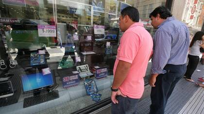 El Gobierno estima que las computadoras seguirán bajando sus precios