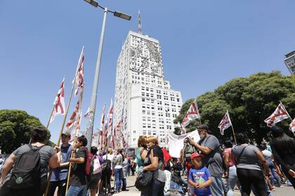 El Gobierno frenó el alta de planes sociales a pesar de las movilizaciones al ministerio de Desarrollo Social.
