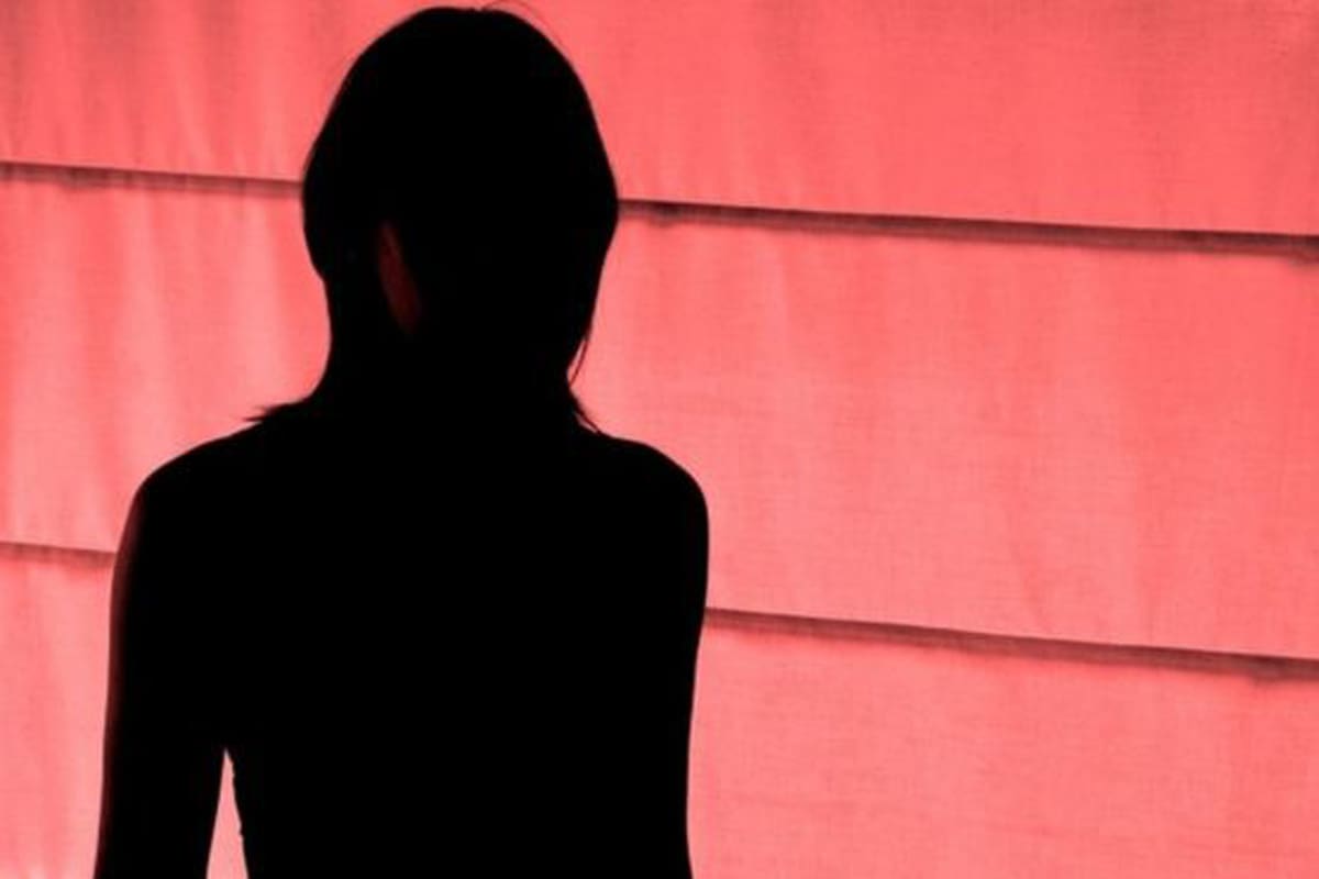 El gobierno holandés publicó una nueva guía para los solteros. En la imagen, una mujer en el Barrio Rojo de Ámsterdam.