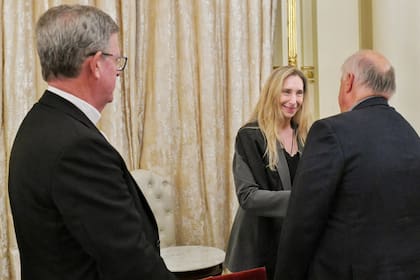 Gesto del Papa al Gobierno: en un comunicado, el Episcopado habló de una visita de fe y no política.