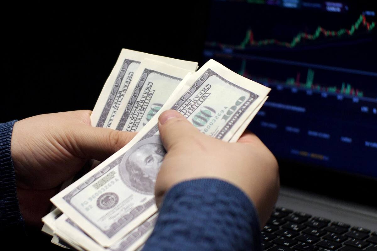 El Gobierno intenta mantener al dólar MEP debajo de los $500