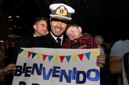 El Gobierno intercedió para que el conflicto gremial naviero no impida el arribo de la Fragata Libertad.