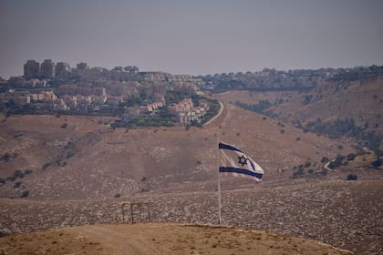 El gobierno israelí respalda la expansión de los asentamientos, mientras que los ataques de colonos contra comunidades palestinas alimentan las críticas internacionales