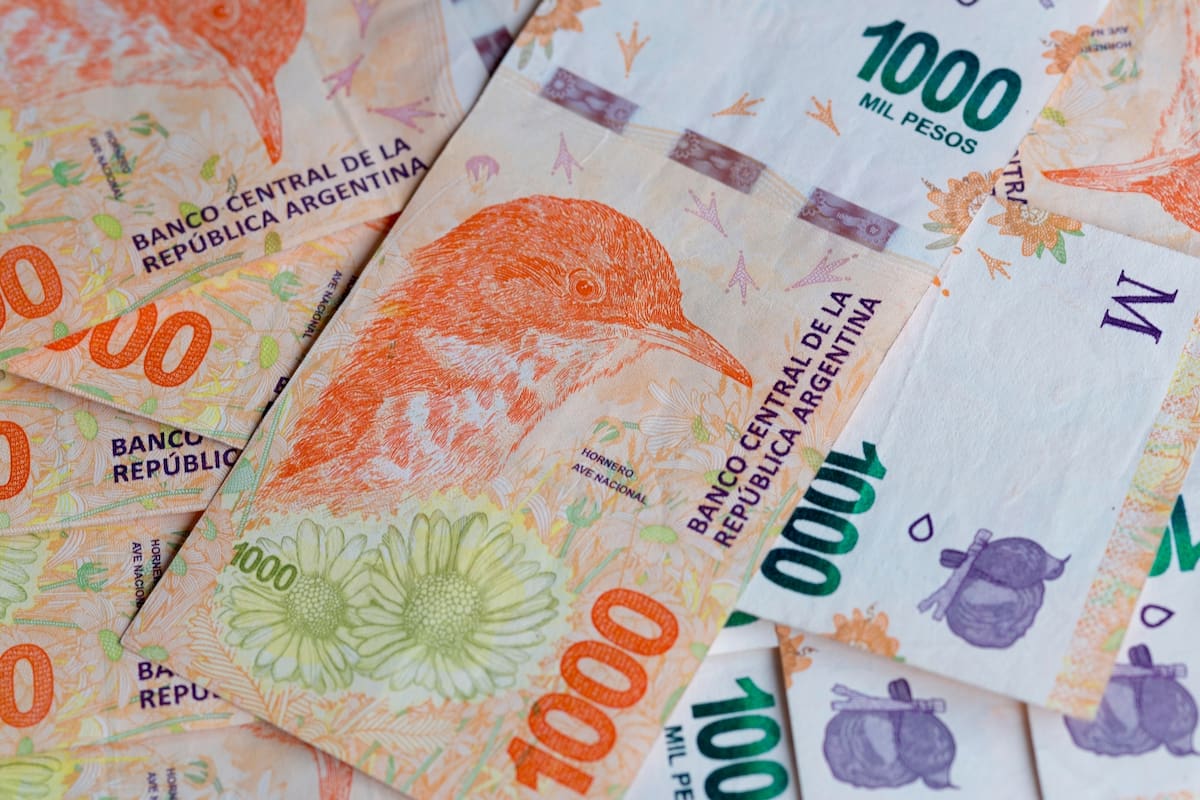 El Gobierno mandó a imprimir una partida de billetes de 1000 pesos en España