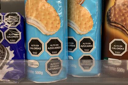 El Gobierno modificó cómo se estima el exceso de nutrientes críticos para incorporar los sellos negros