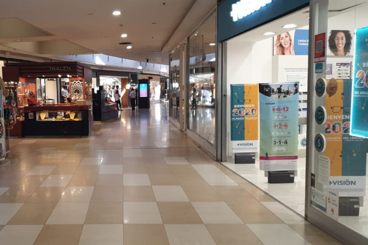 El Gobierno nacional habilitó a la provincia cuyana a reabrir los grandes centros comerciales. Ahora, el Ejecutivo local dirá cómo y cuándo. Se estima que antes del fin de semana volverán a funcionar.