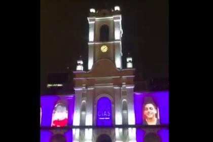 El gobierno nacional manifiesta su agradecimiento con médicos, bomberos, colectiveros, recolectores de basura y otros trabajadores esenciales con una proyección artística en el histórico edificio porteño