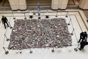 El Gobierno nacional procedió a recoger las piedras que fueran depositadas con los nombres de las personas fallecidas para guardarlas adecuadamente y posteriormente encarar la construccion de un espacio en su memoria.