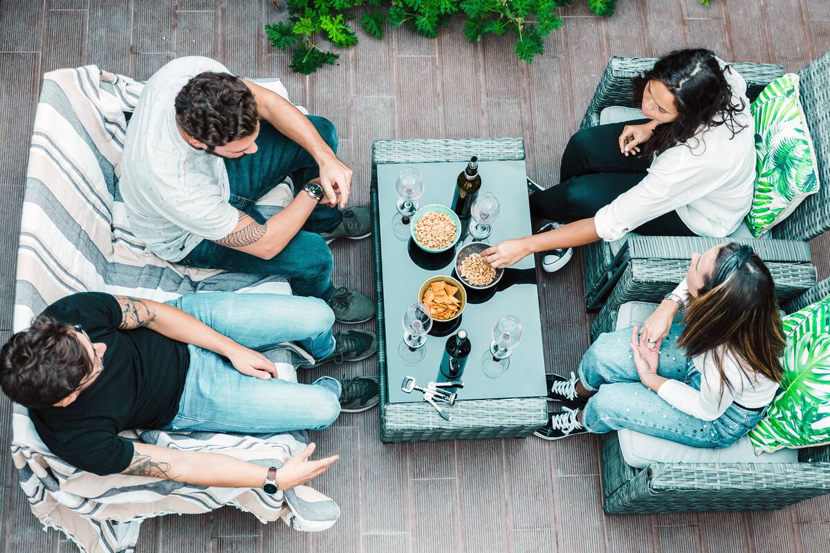 El gobierno porteño autorizó los encuentros en domicilios, de hasta diez personas, al aire libre
