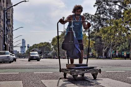 El Gobierno porteño reforzó la ayuda comunitaria para tratar que no queden al margen de los cuidados aunque no siempre llegan a todos los necesitados