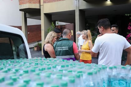 El gobierno porteño también repartió agua