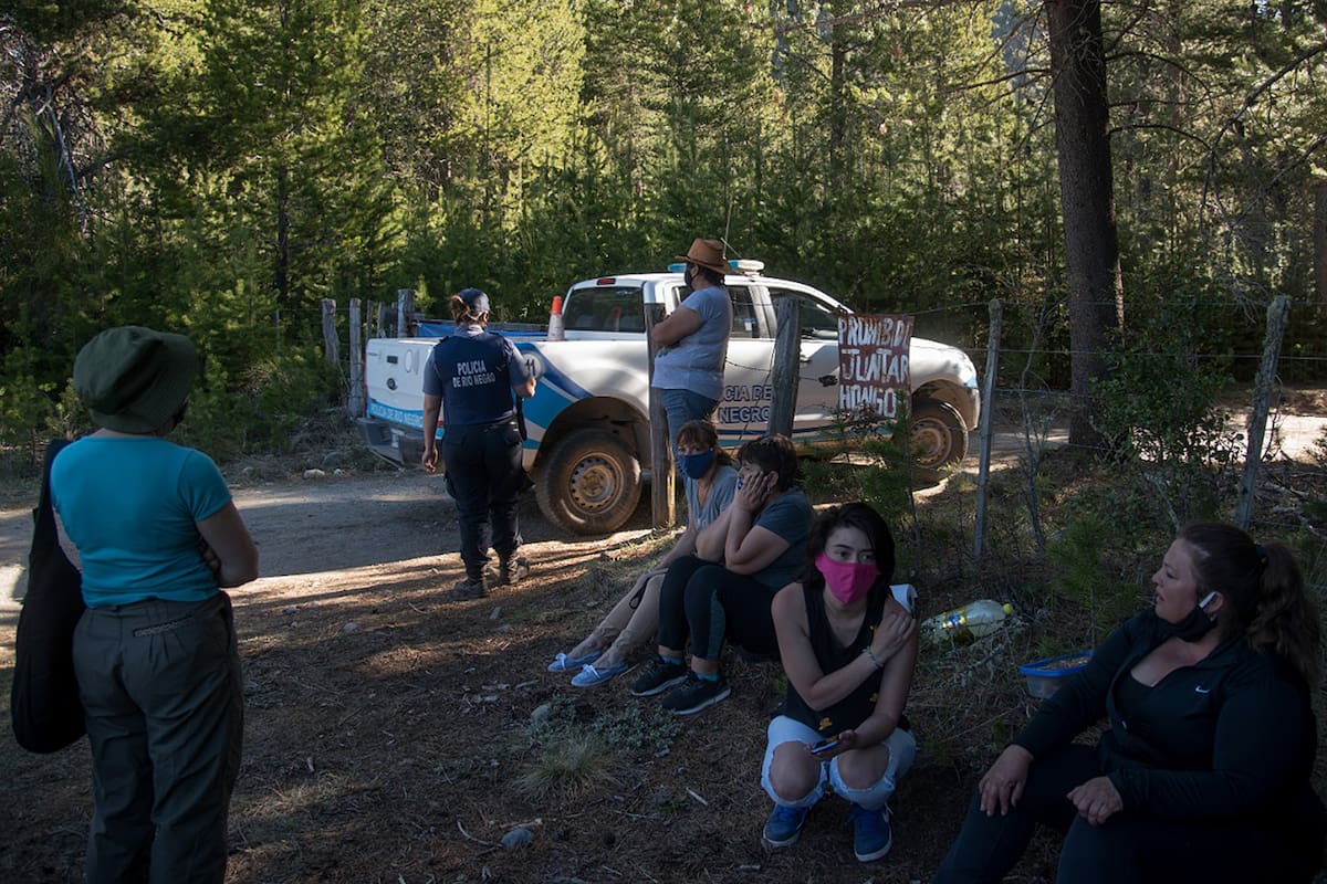 El gobierno provincial lo calificó de "usurpación" y se produce en El Foyer, a 75 kilómetros de Bariloche