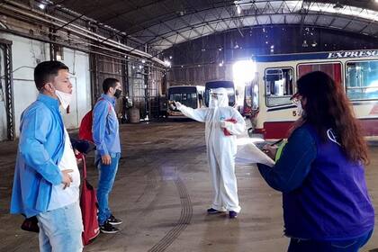 El Gobierno publicó hoy en el Boletín Oficial que extremarán las medidas preventivas de cuidados en el transporte público