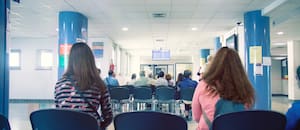 El Gobierno estableció que los extranjeros deberán pagar en todos los hospitales nacionales