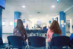 El Gobierno estableció que los extranjeros deberán pagar en todos los hospitales nacionales