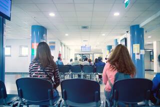El Gobierno estableció que los extranjeros deberán pagar en todos los hospitales nacionales