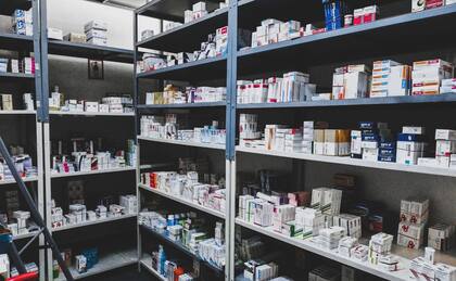 El Gobierno respalda a los laboratorios nacionales por tener precios más bajos que las empresas importadoras