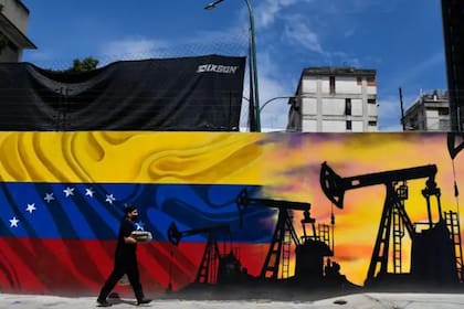 El gobierno venezolano acusa a Trump de querer quedarse con su industria del petróleo