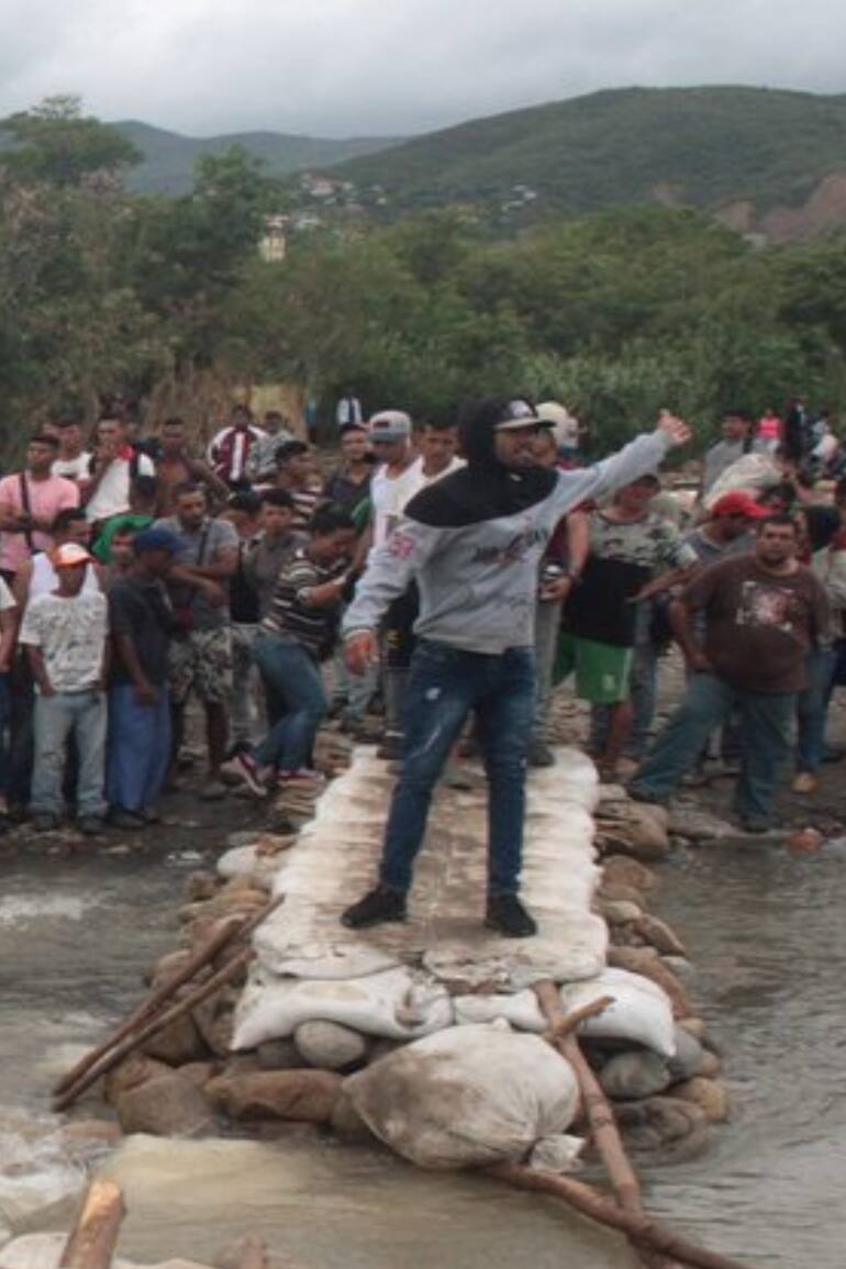 El gobierno venezolano permite el ingreso de 300 connacionales solo tres días a la semana. Muchos tomaron la decisión de Francisco y retornaron por caminos irregulares. Crédito: La Opinión