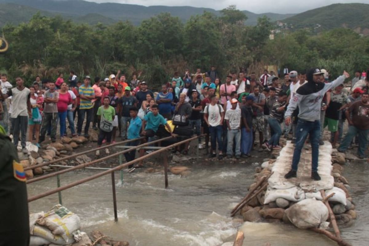 El gobierno venezolano permite el ingreso de 300 connacionales solo tres días a la semana. Muchos tomaron la decisión de Francisco y retornaron por caminos irregulares. Crédito: La Opinión