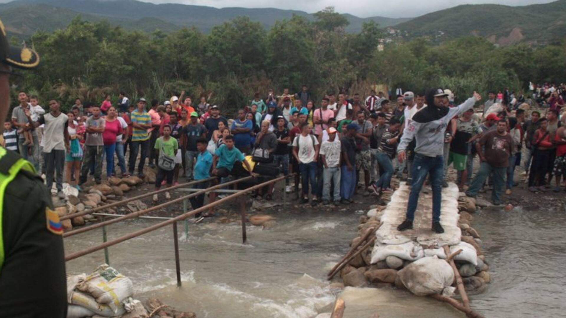El gobierno venezolano permite el ingreso de 300 connacionales solo tres días a la semana. Muchos tomaron la decisión de Francisco y retornaron por caminos irregulares. Crédito: La Opinión