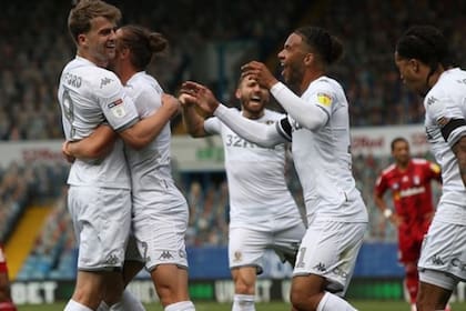 El gol de Bamford para la apertura del marcador en Leeds ante Fulham