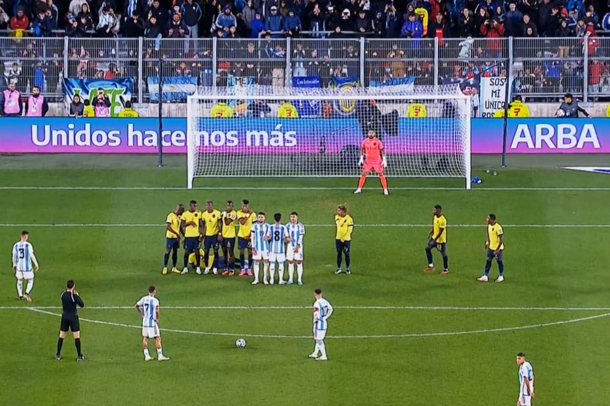 El gol de Lionel Messi, de tiro libre, que abrió el marcador ante Ecuador en el estreno de la eliminatoria sudamericana para el Mundial de 2026.